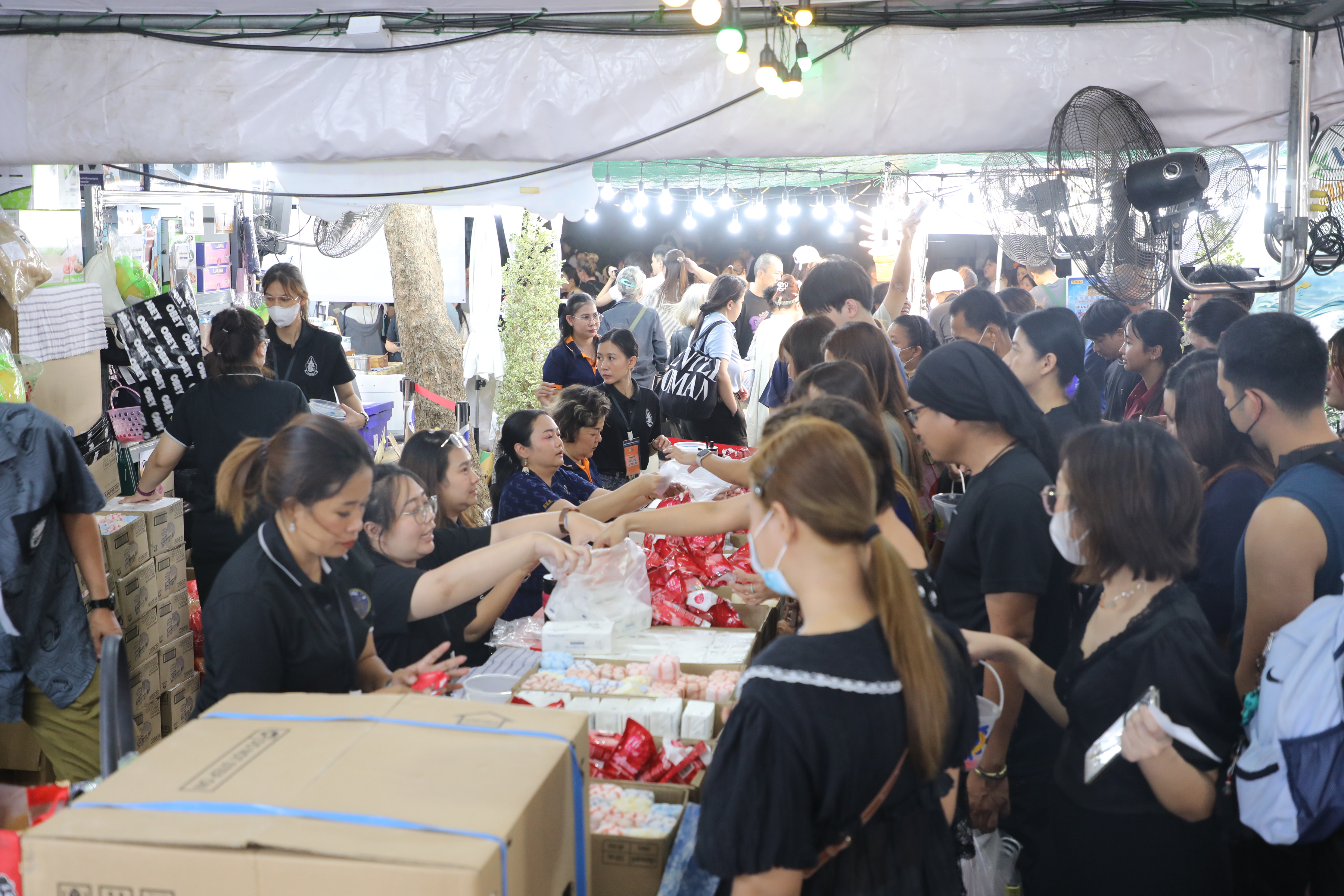 title - ส.ป.ก. ร่วมออกร้าน ภายในบูธกระทรวงเกษตรและสหกรณ์ งานกาชาด ประจำปี 2568